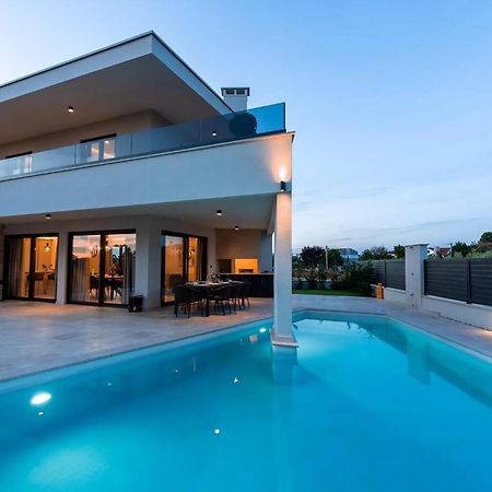 Luxurioese Villa Perla Mit Pool Und Jacuzzi Poreč Exterior foto