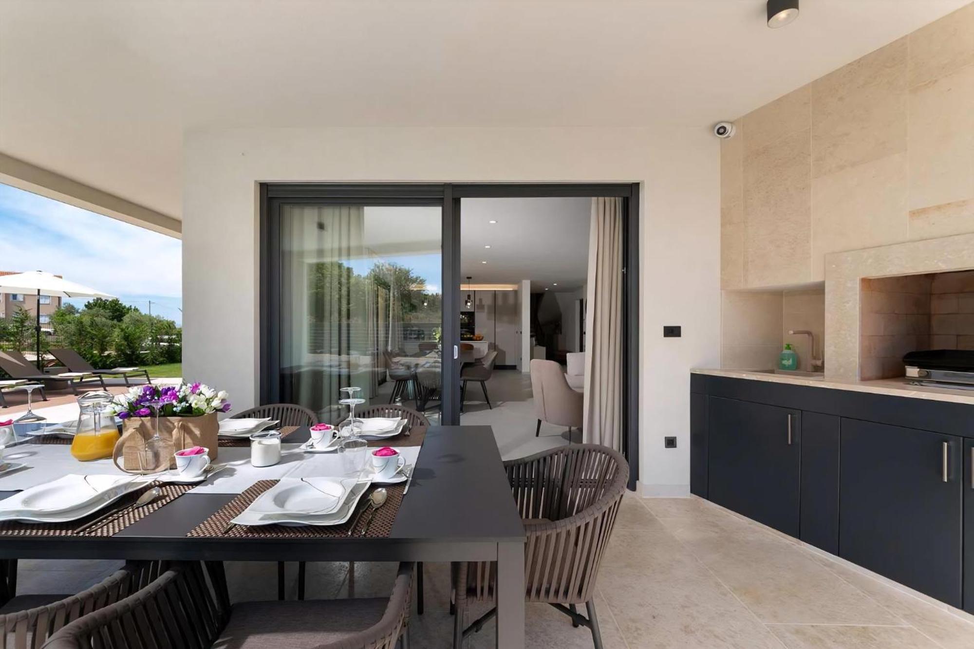 Luxurioese Villa Perla Mit Pool Und Jacuzzi Poreč Exterior foto