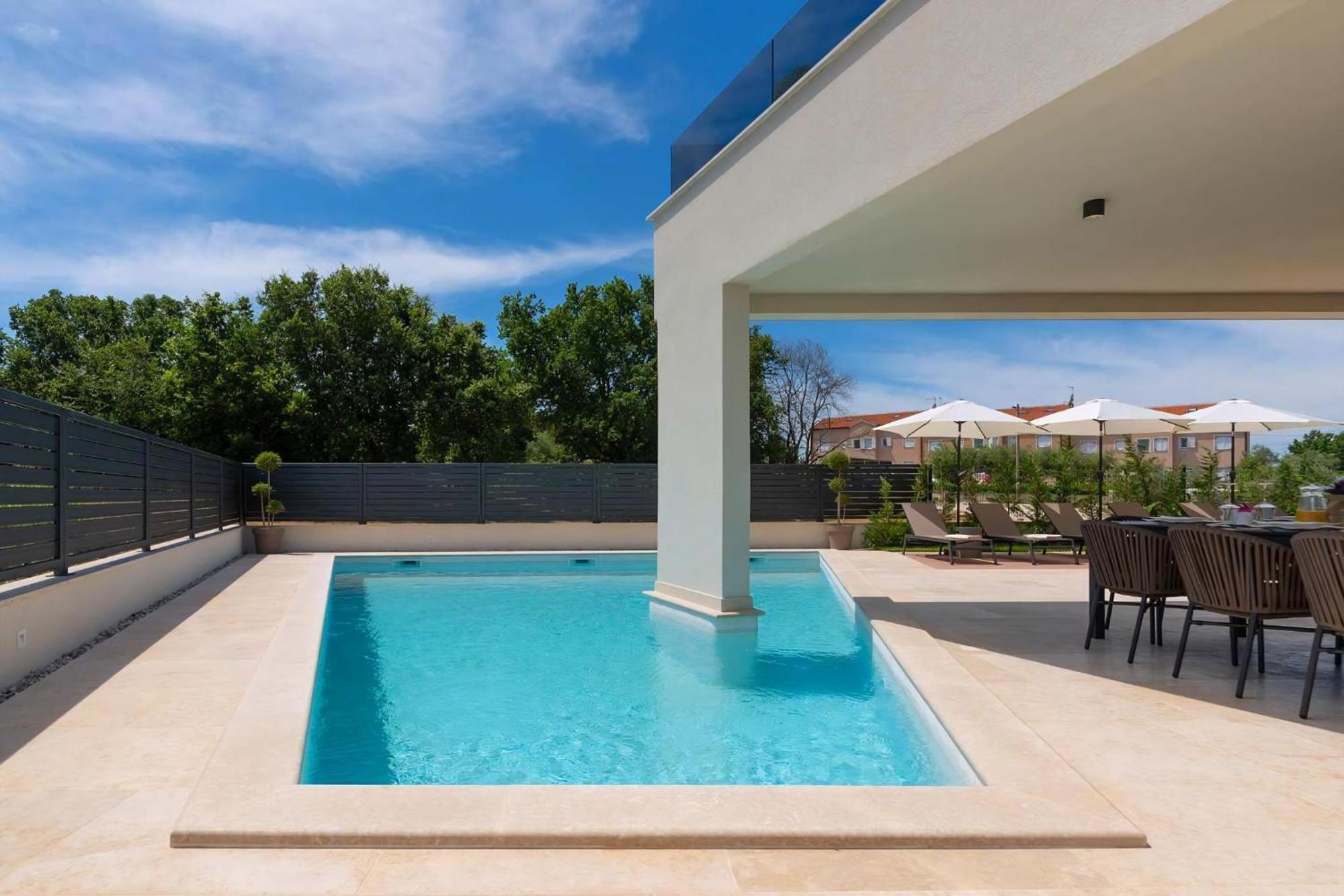 Luxurioese Villa Perla Mit Pool Und Jacuzzi Poreč Exterior foto